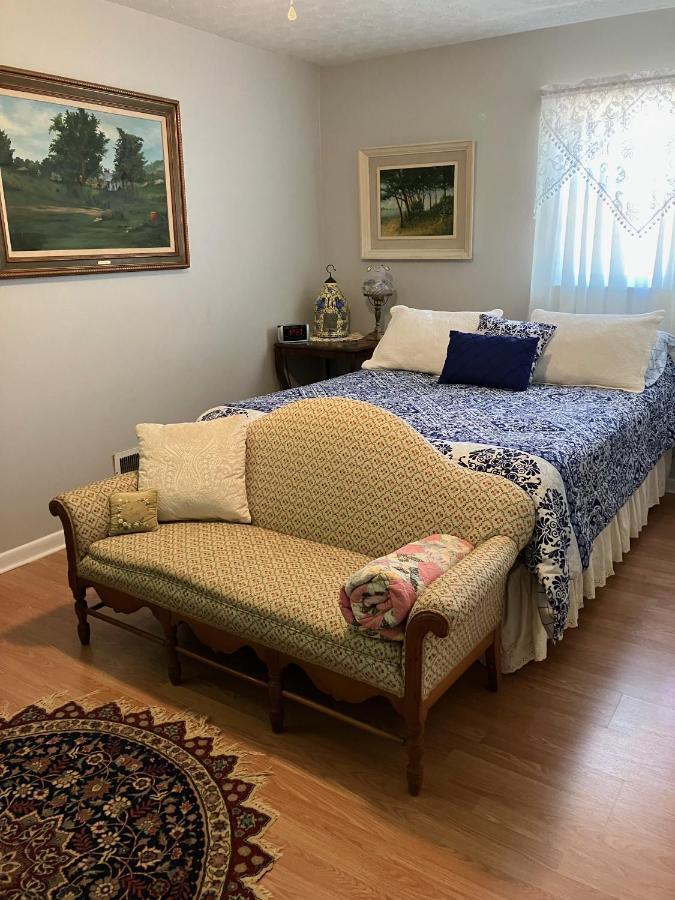 The Ashe Farm Bed & Breakfast Marshall Exterior photo